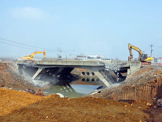 公路桥梁拆除